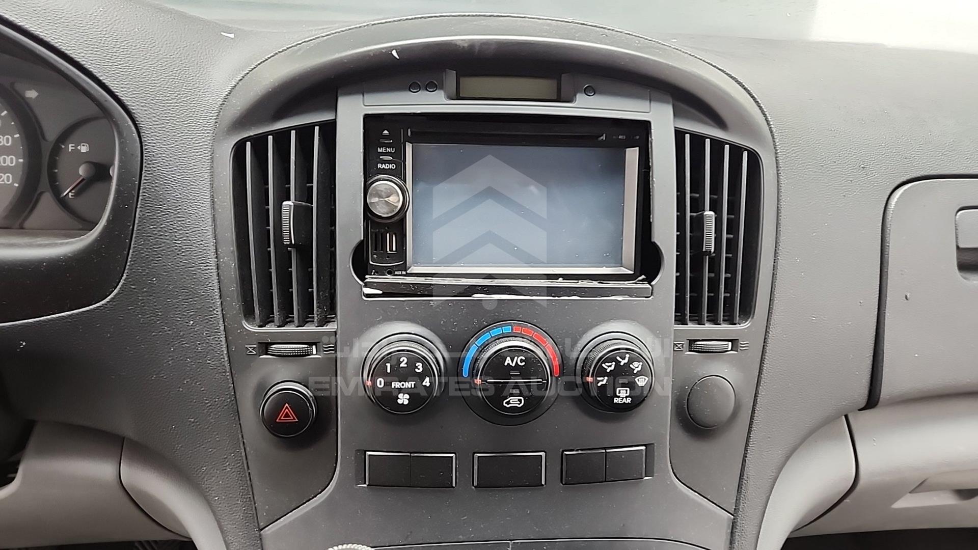2012 HYUNDAI H1 VIN: KMHWG81R8CU364919