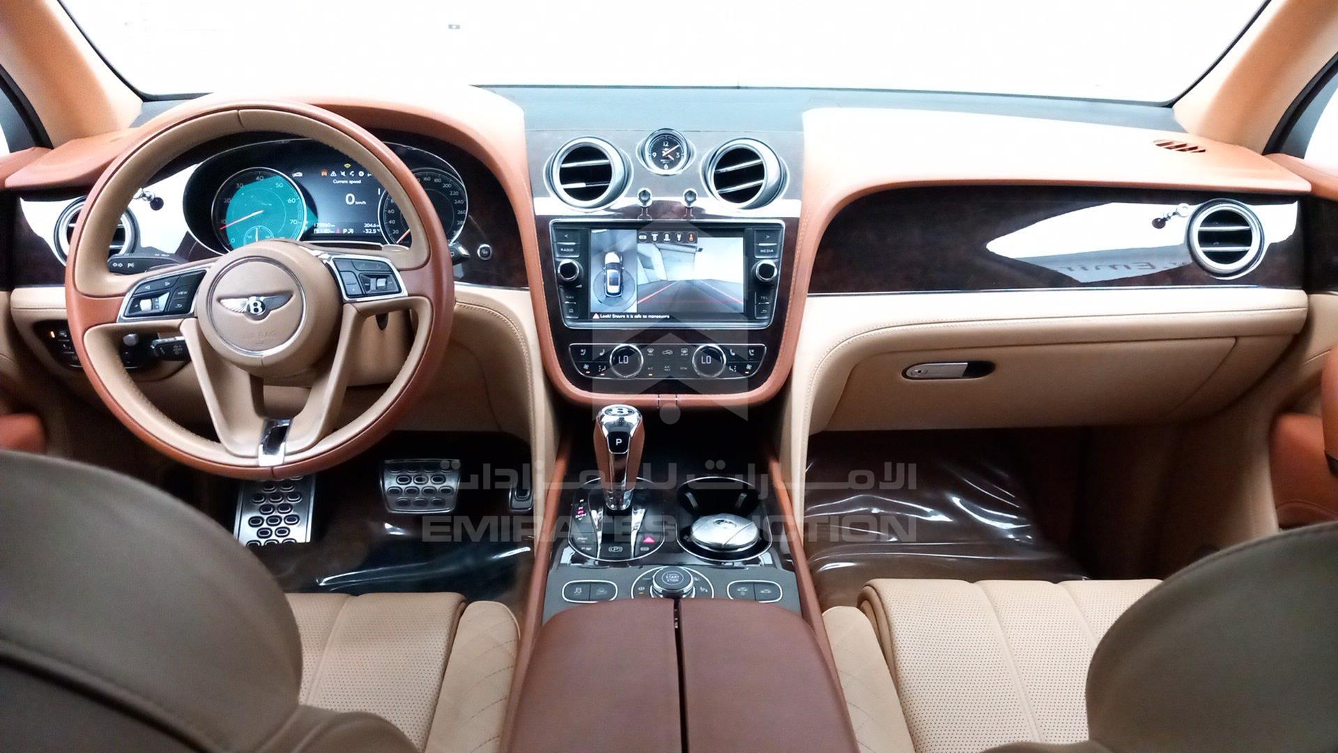 2017 BENTLEY BENTAYGA VIN: SJAAB1ZV8HC015778
