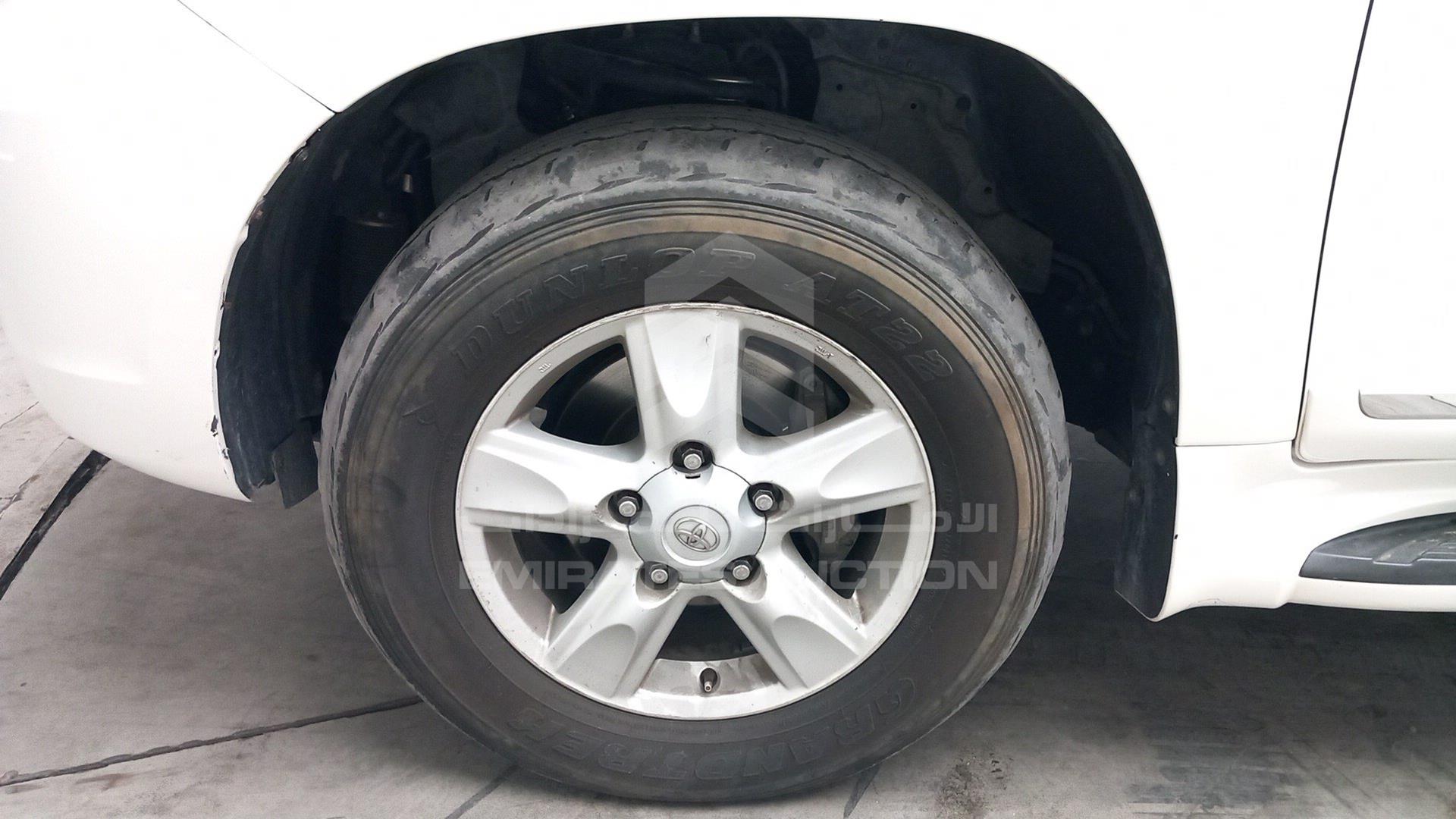 2010 TOYOTA LAND CRUISER VIN: JTMHT05JXA4032928