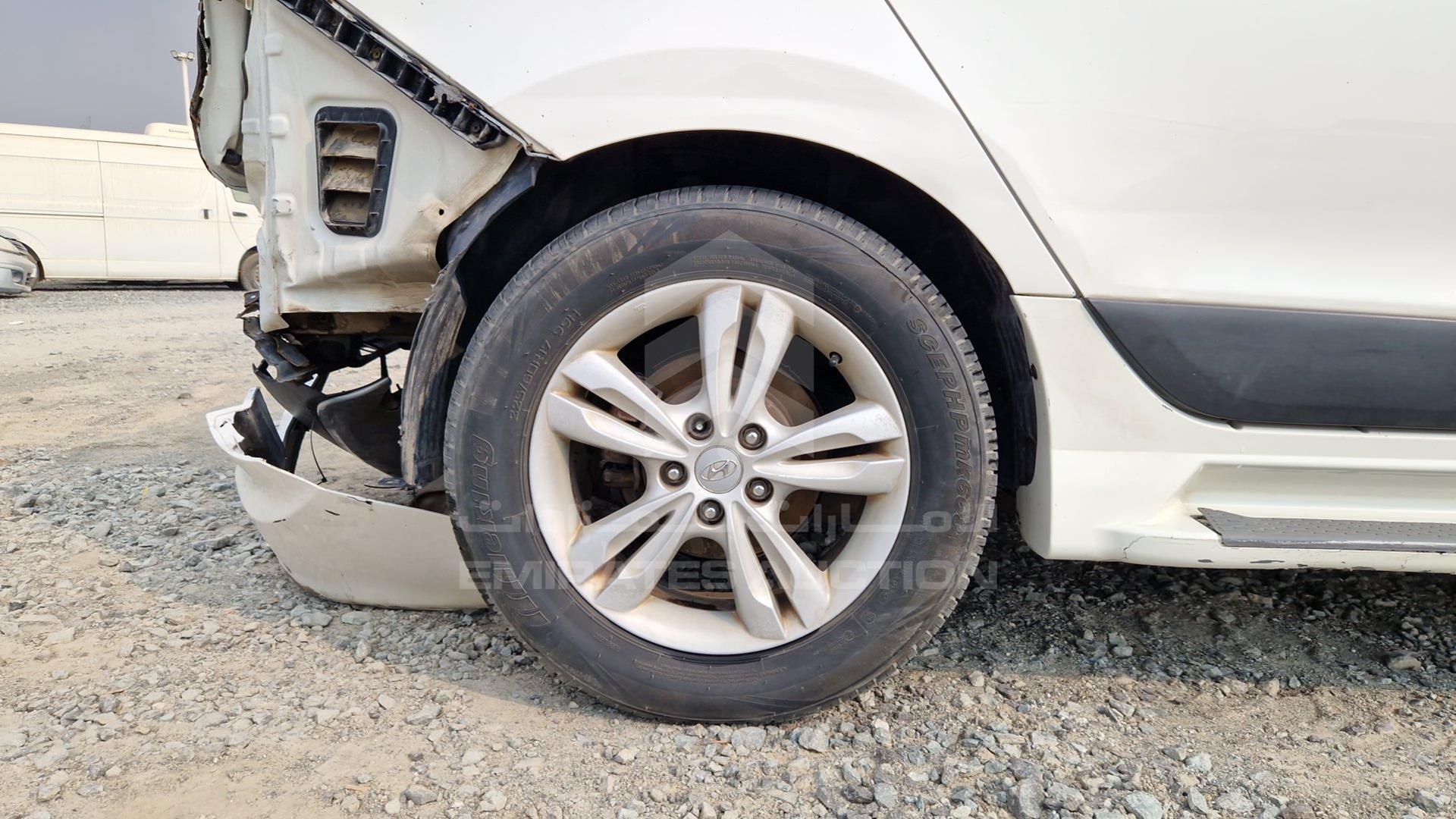 2013 HYUNDAI TUCSON VIN: KMHJT81B3DU674809
