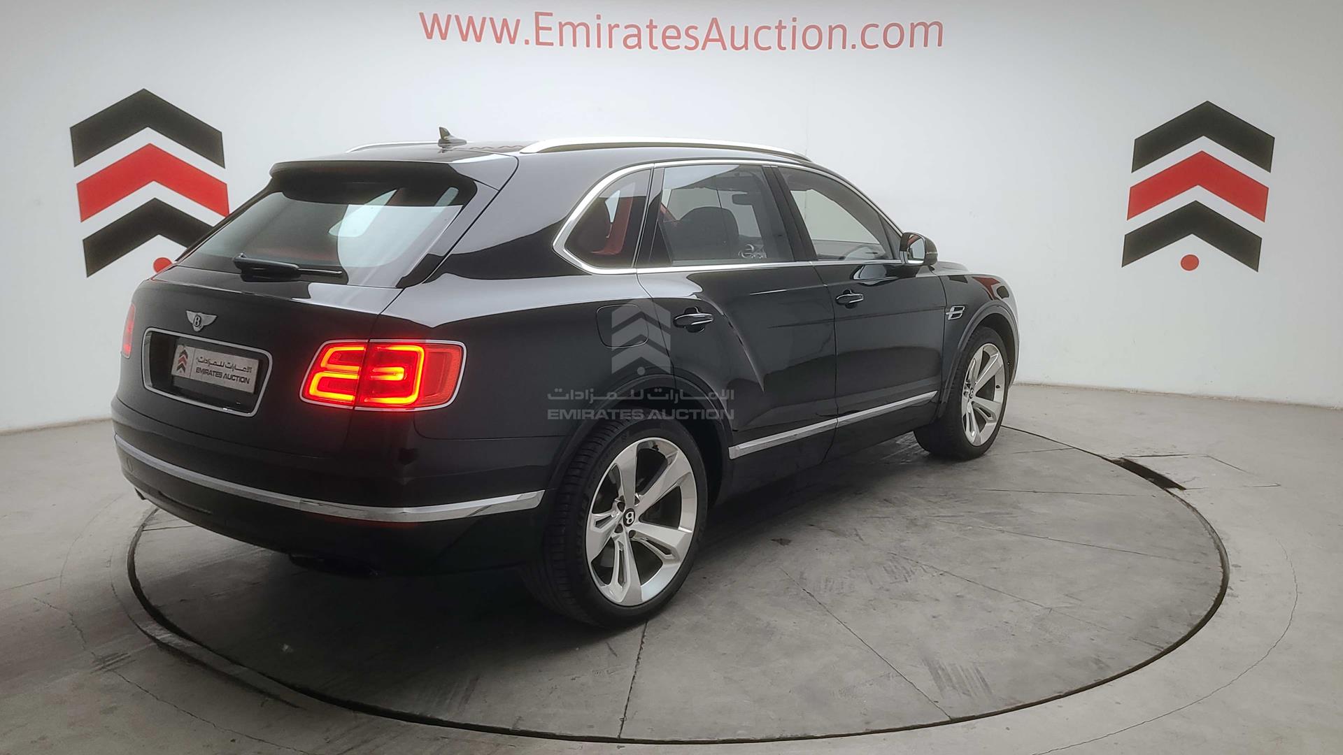 2017 BENTLEY BENTAYGA VIN: SJAAB1ZV3HC016529
