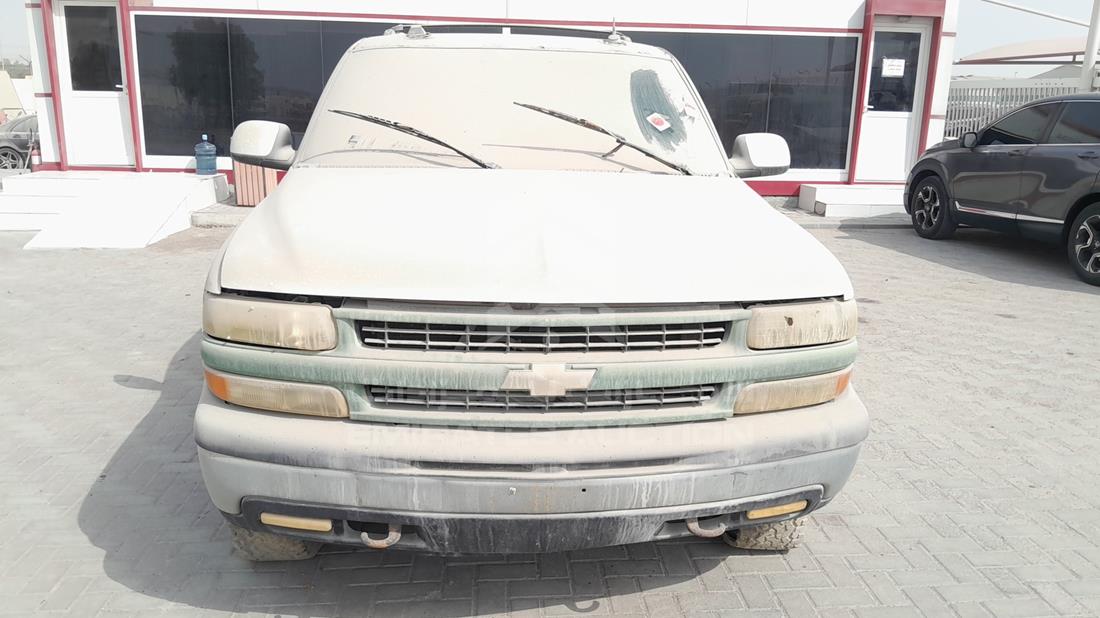 2004 GMC Suburban — Full Front View — Photo 1