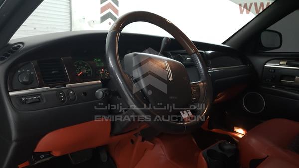 Lincoln Town 2011 2LNBL8CV0BX755963 Image 3