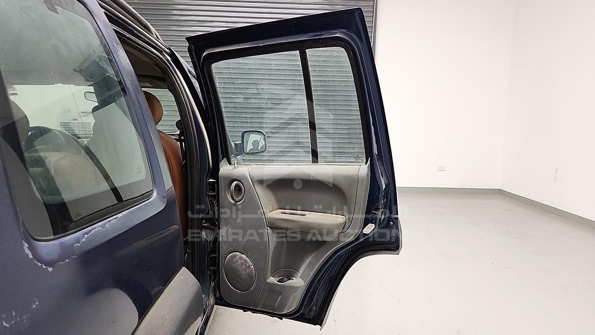 2005 JEEP CHEROKEE VIN: 1J4GL48K65W582087