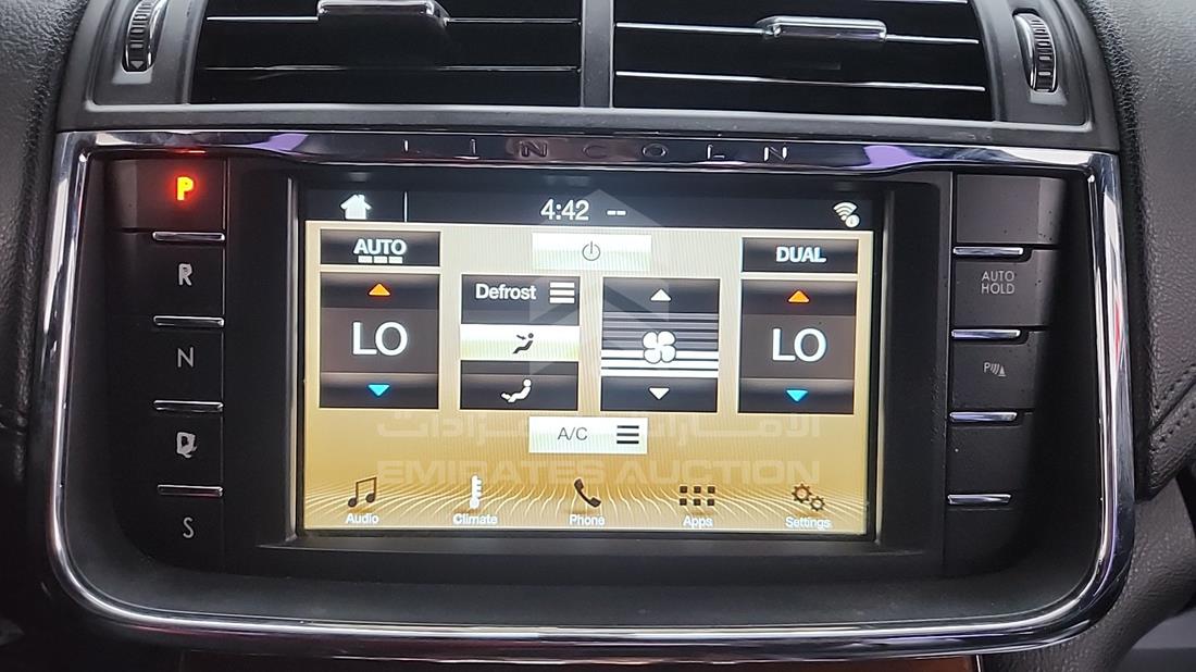 لينكولن Continental 2017 — نظم الترفيه وكاميرا المراقبة والملاحة — صورة 19