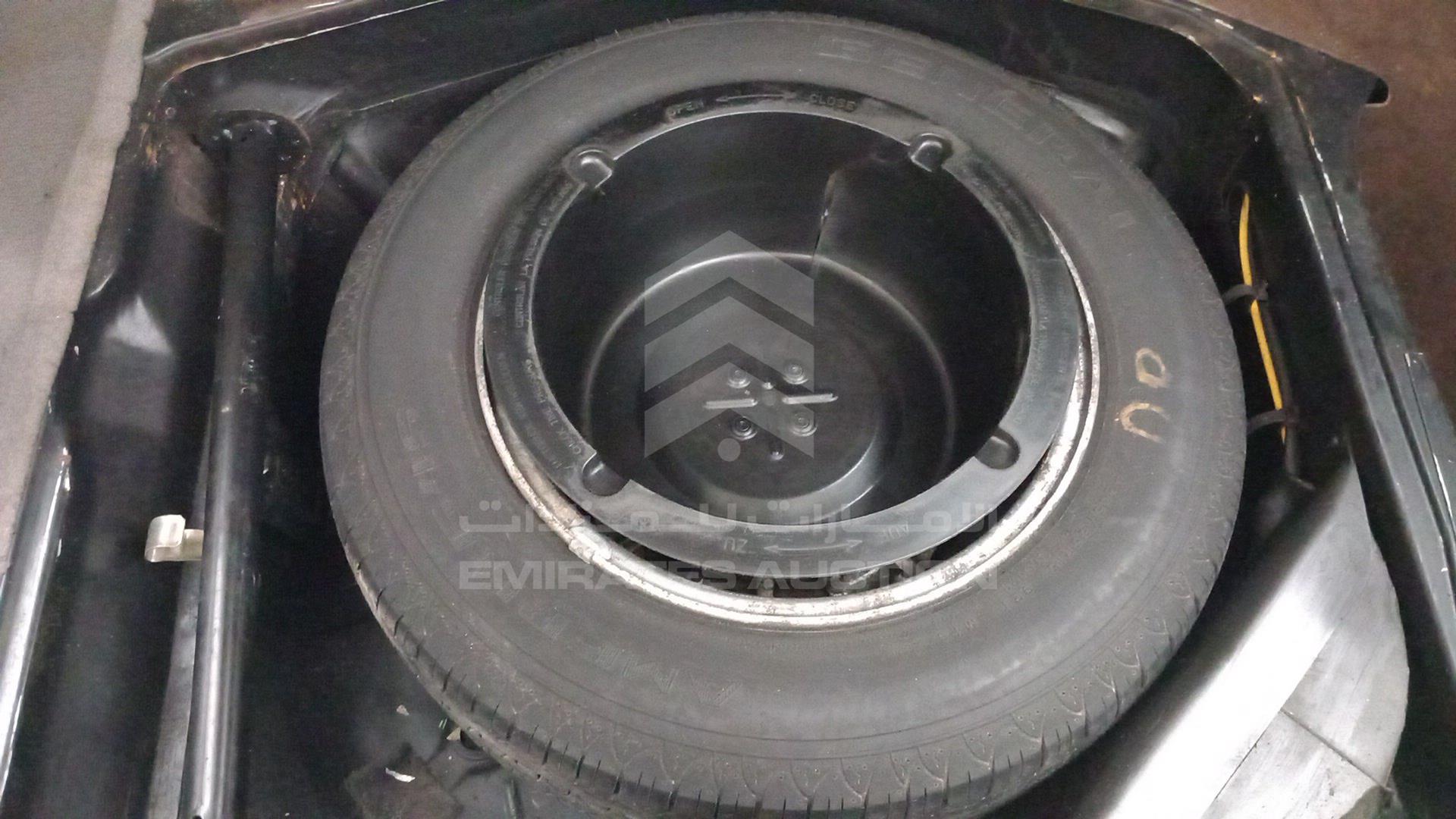 1990 MERCEDES SEL 560 VIN: WDBCA39E5LA531735