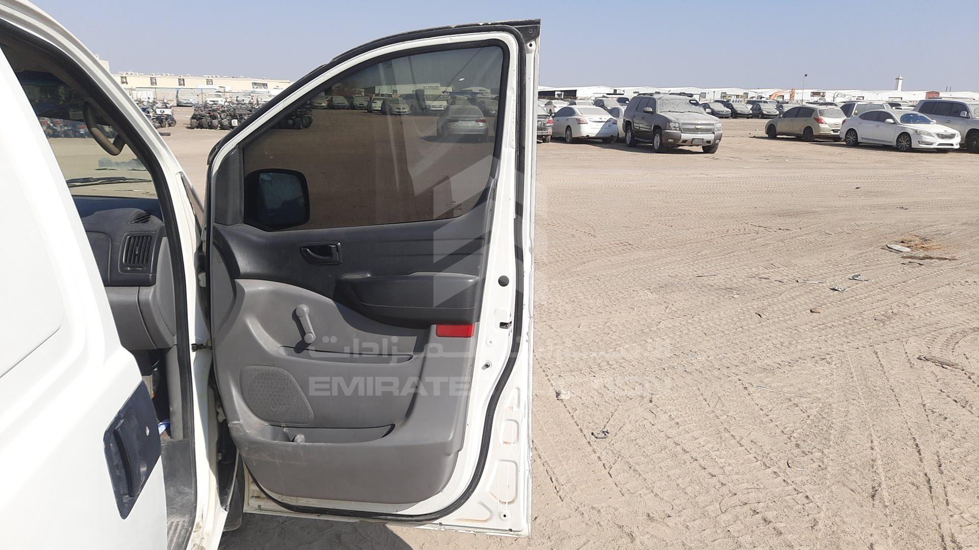 2012 HYUNDAI H1 VIN: KMHWG81R9CU464169