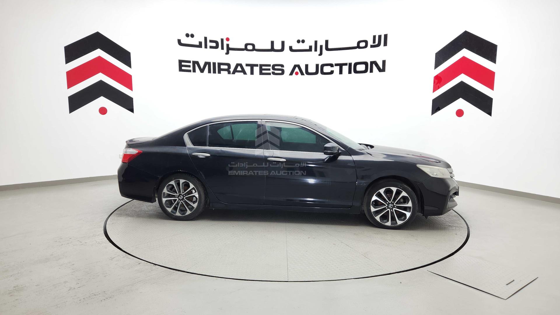 2016 HONDA ACCORD VIN: LUCCR2646G3408144