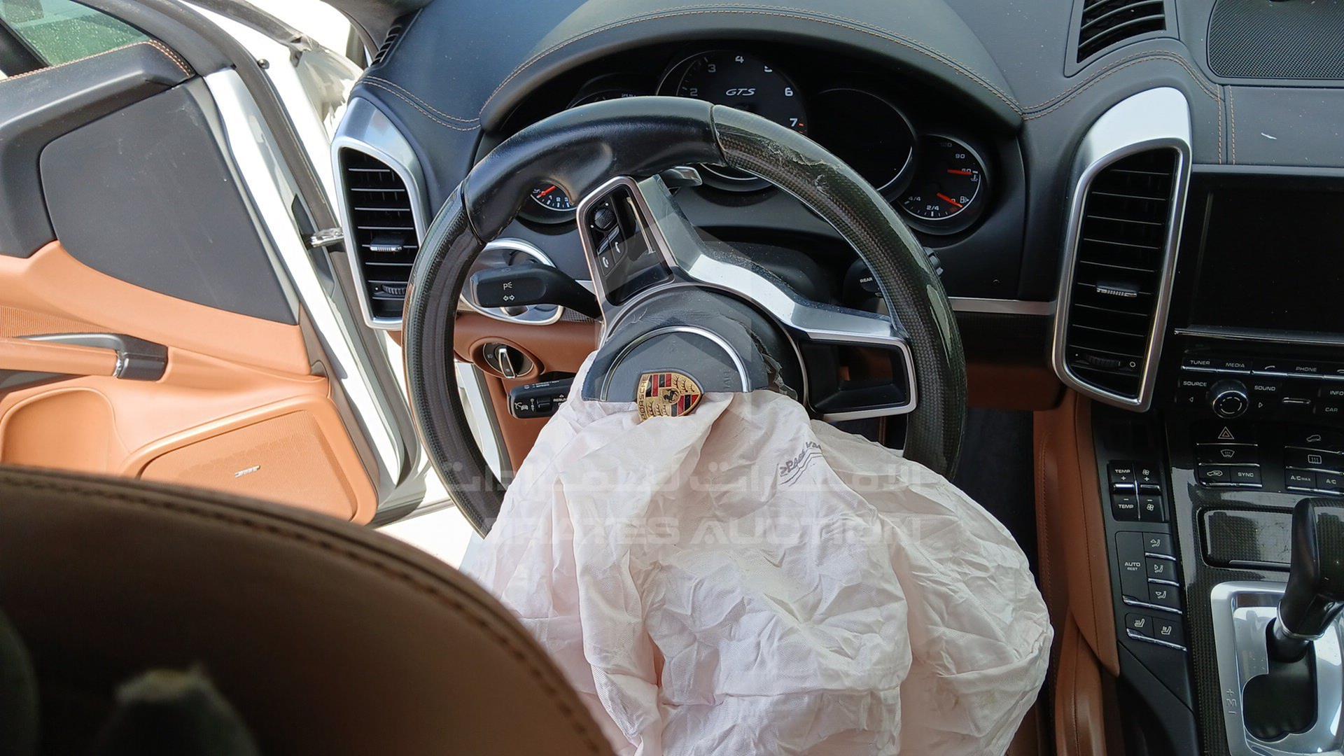 2016 PORSCHE CAYENNE VIN: WP1ZZZ92ZGLA78848