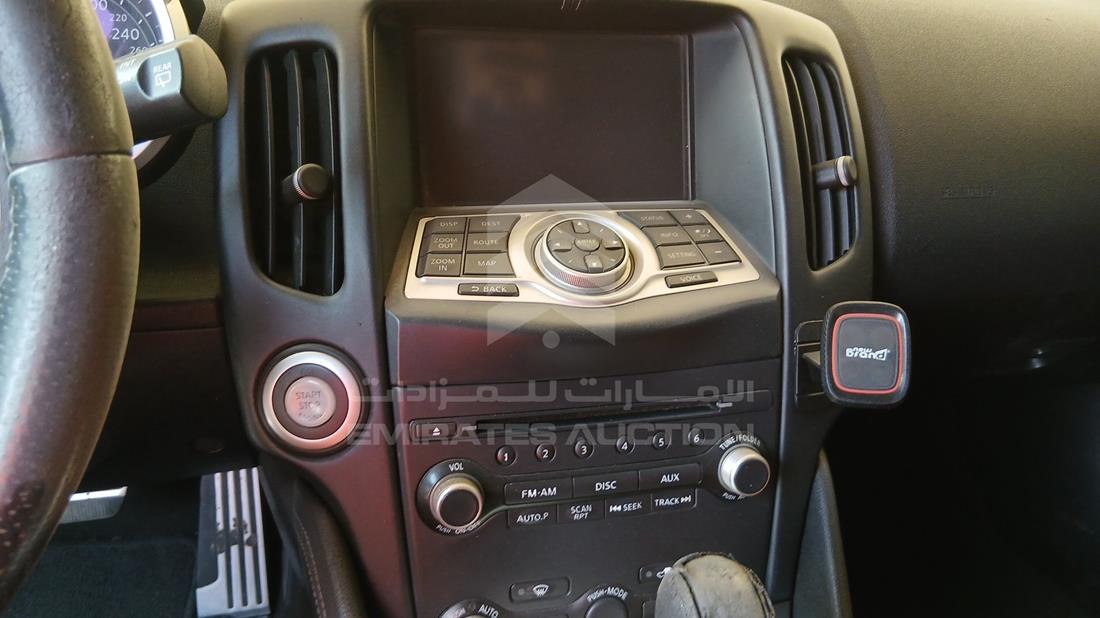 نيسان 370 Z 2014 — نظم الترفيه وكاميرا المراقبة والملاحة — صورة 16