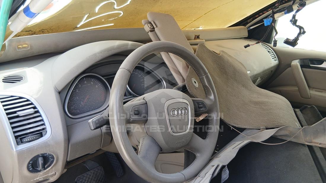 2007 Audi Q7 — Front Left Driver Dashboard View — Photo 11