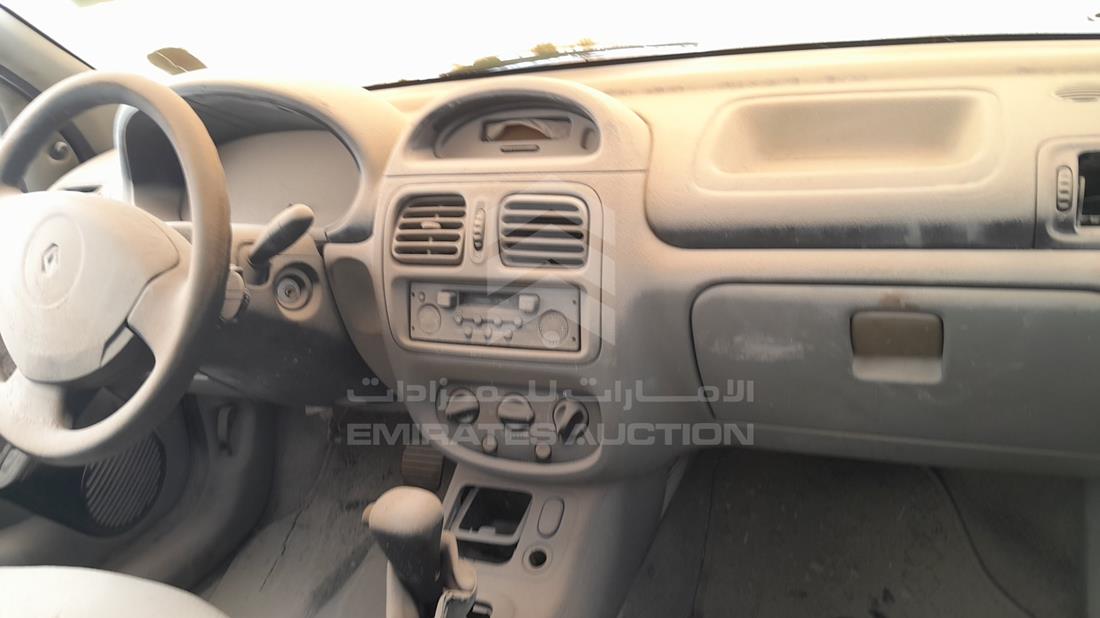 2007 Renault Clio — Front Right Passenger Dashboard View — Photo 23
