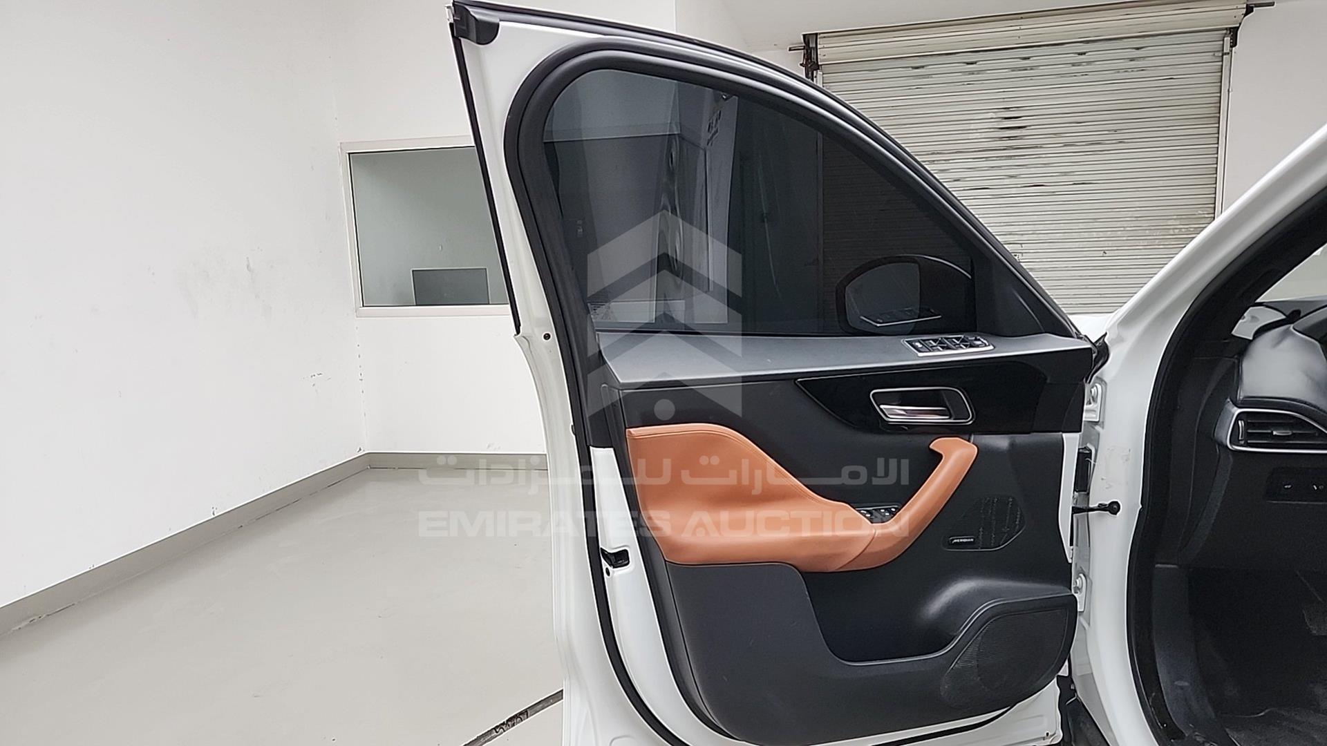 2017 JAGUAR F-PACE VIN: SADCA2BV7HA077179