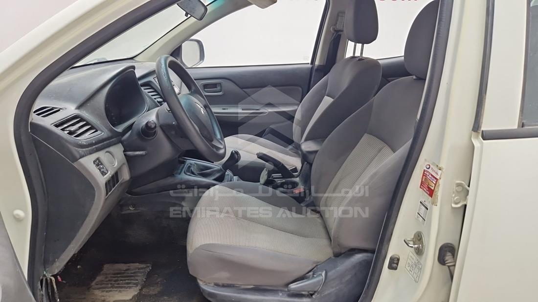 ميتسوبيشي L 200 2016 — زاوية السائق الأمامية اليسرى — صورة 19