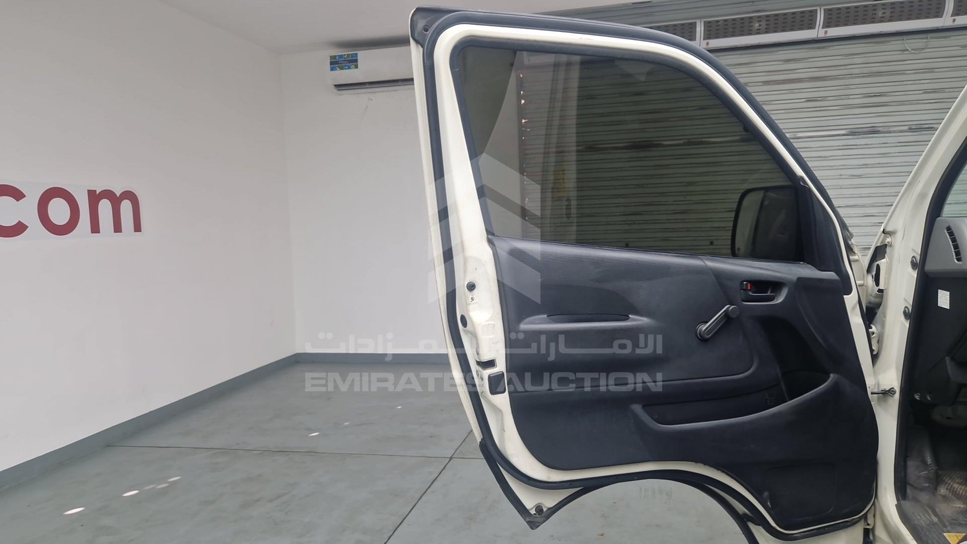 2008 TOYOTA HIACE VIN: JTGJX02P583002012