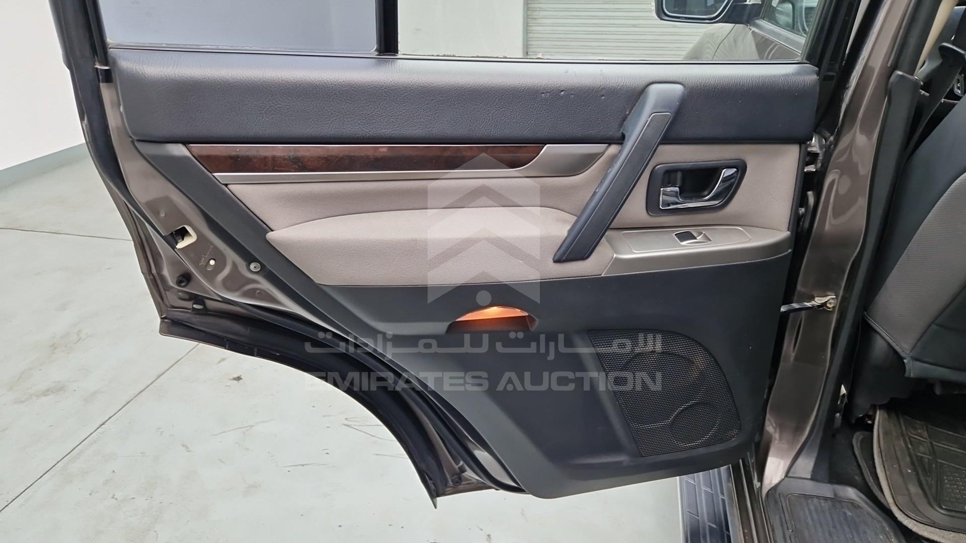 2015 MITSUBISHI PAJERO VIN: JMYLYV95WFJ711967