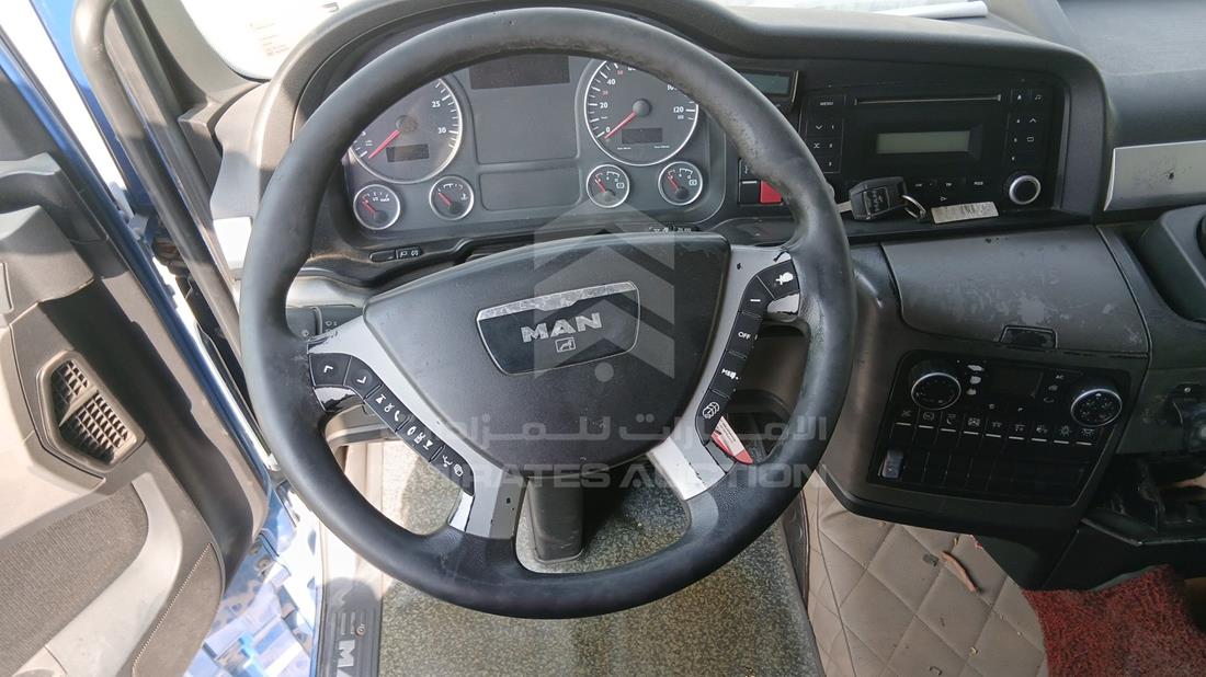 Man — Steering & Mounted Controls — Photo 13
