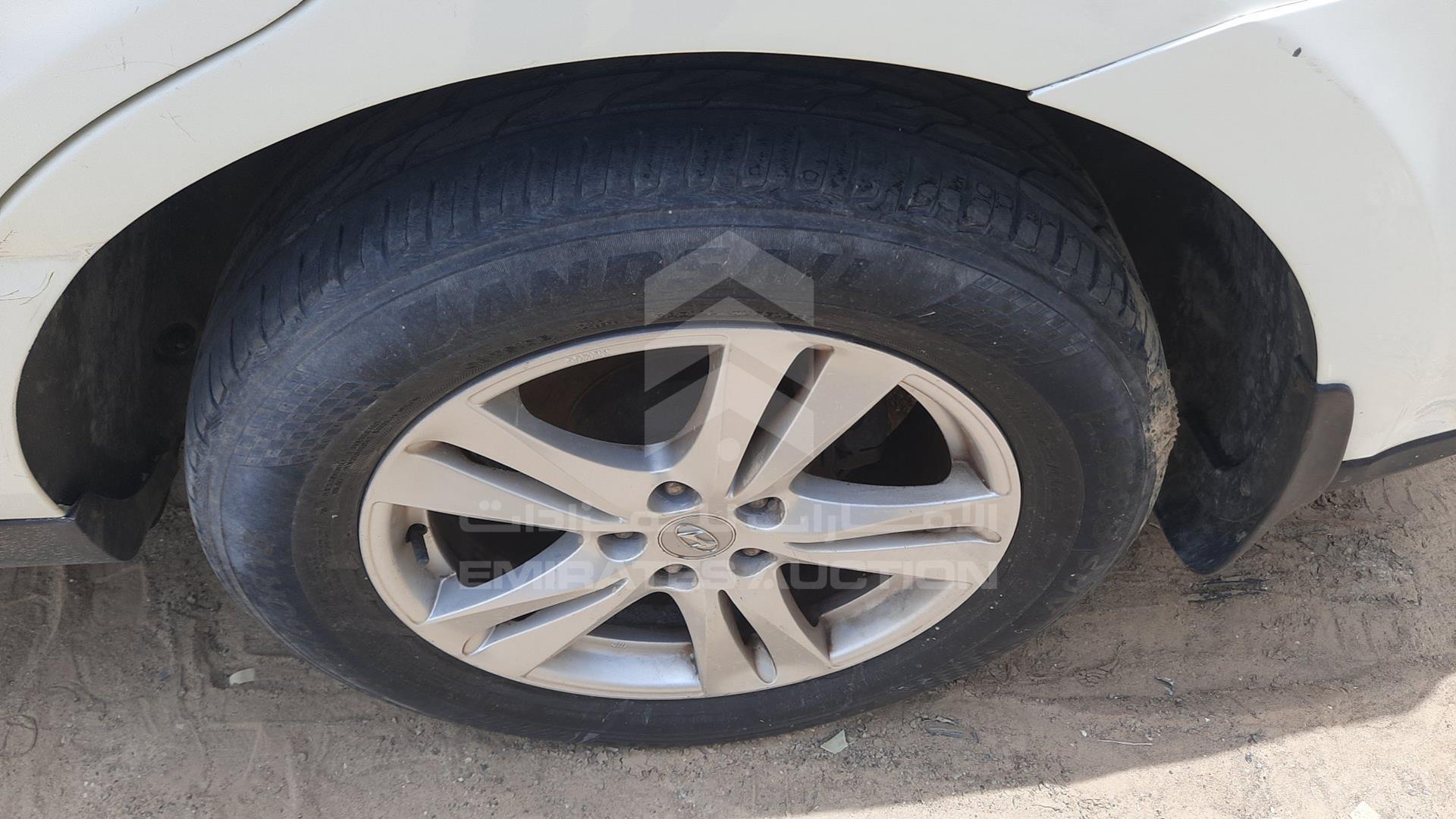 2011 HYUNDAI SANTA FE VIN: KMHSG81B4BU712358