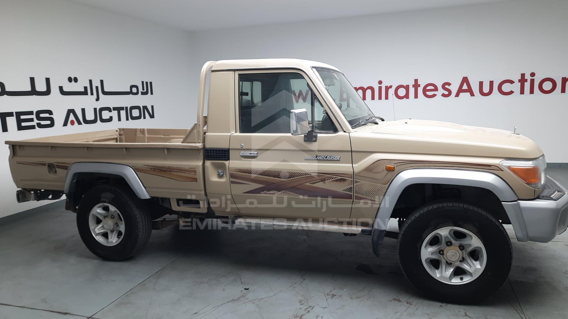 2014 TOYOTA LAND CRUISER VIN: JTFLU73J0E4563183