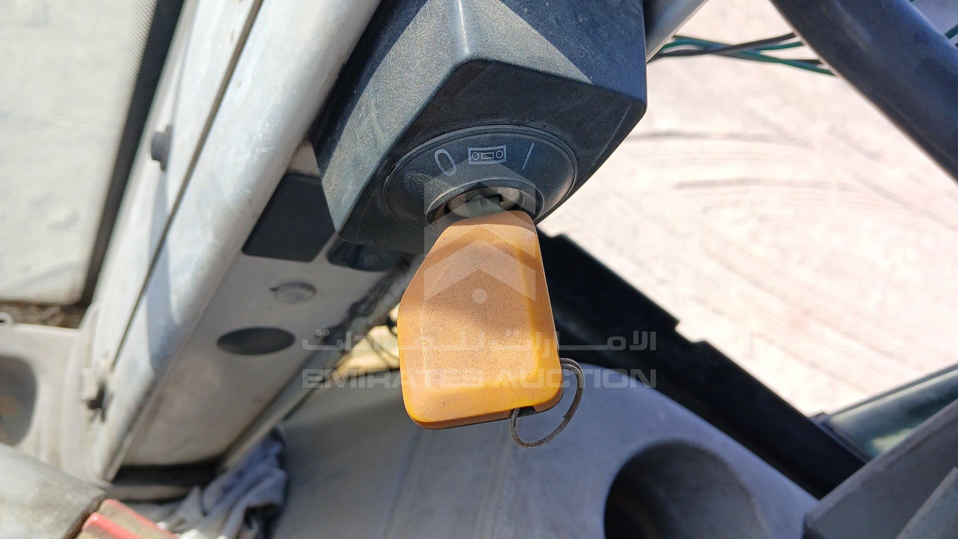 2011 VOLVO L120F VIN: VCEL120FC00026895