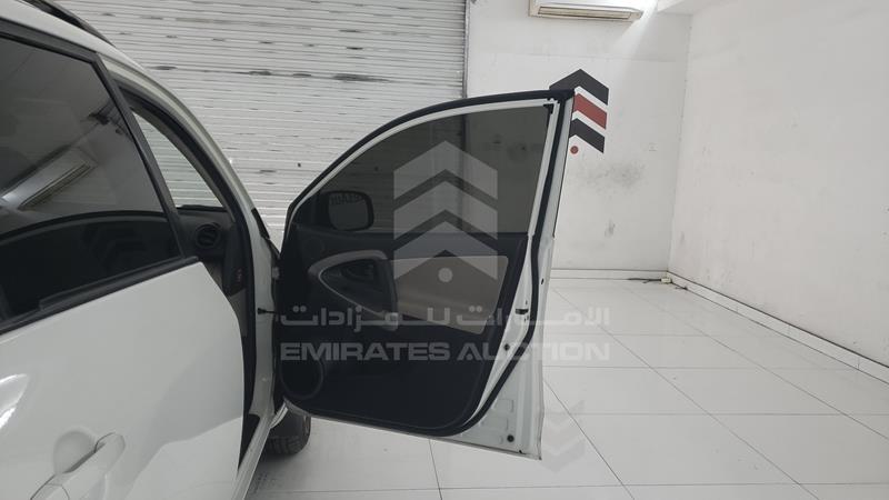 JTMBD31V685175120 Auction: EmiratesAuction Lot: 445927 JTMBD31V685175120 Toyota RAV 4 2008 WHITE Photo 28