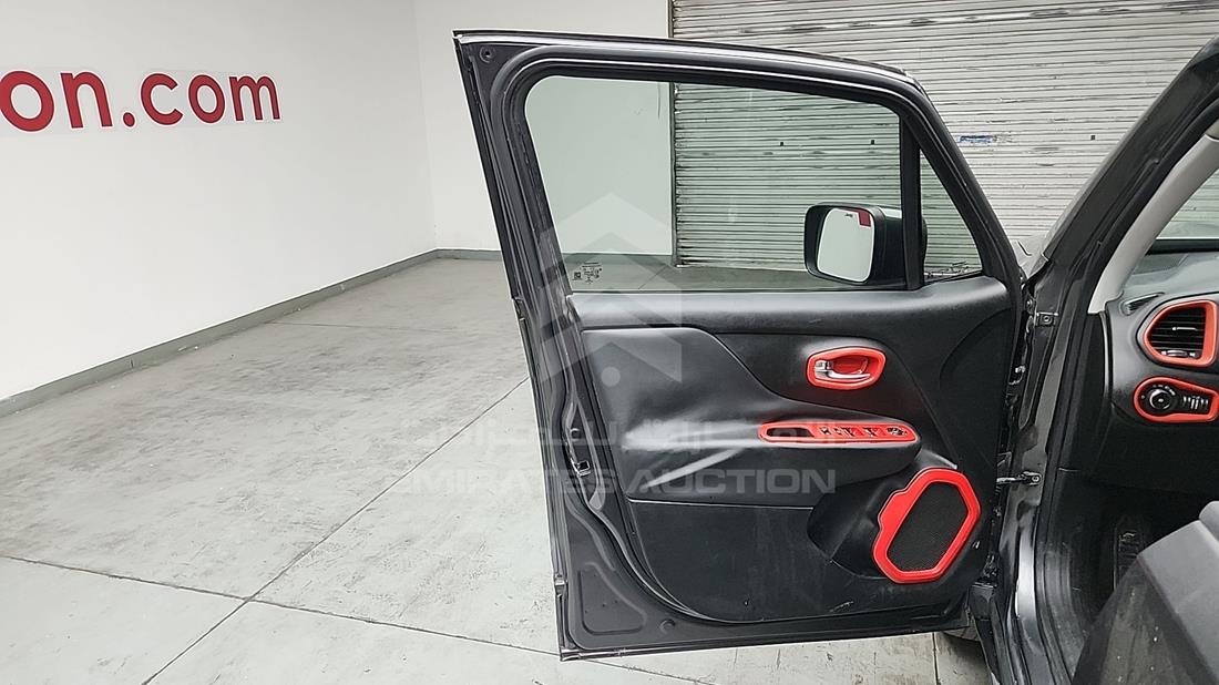 2016 Jeep RENEGADE — Front Left Door — Photo 10
