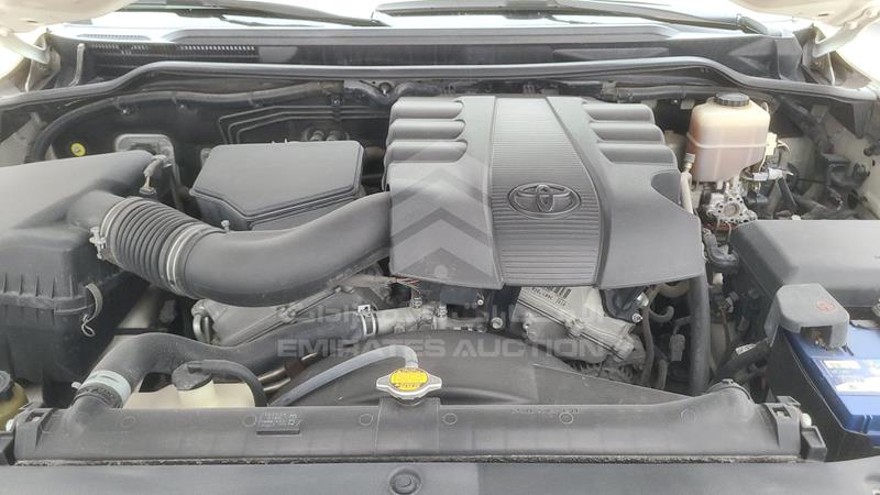 JTMHU09J5F4120610 Auction: EmiratesAuction Lot: 409010 JTMHU09J5F4120610 Toyota Land Cruiser 2015 WHITE Photo 38