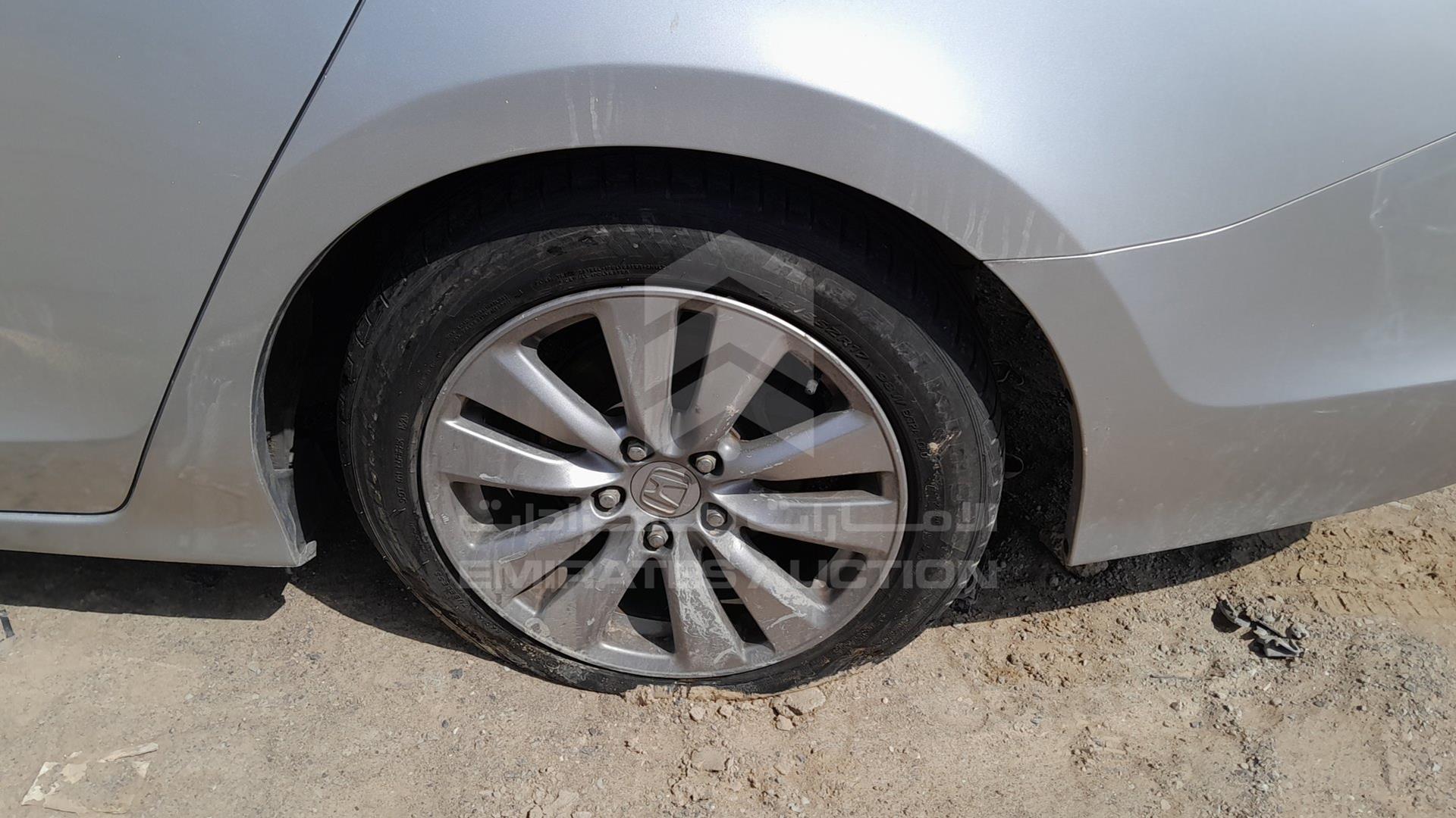 2011 HONDA ACCORD VIN: JHMCP2670BC201388