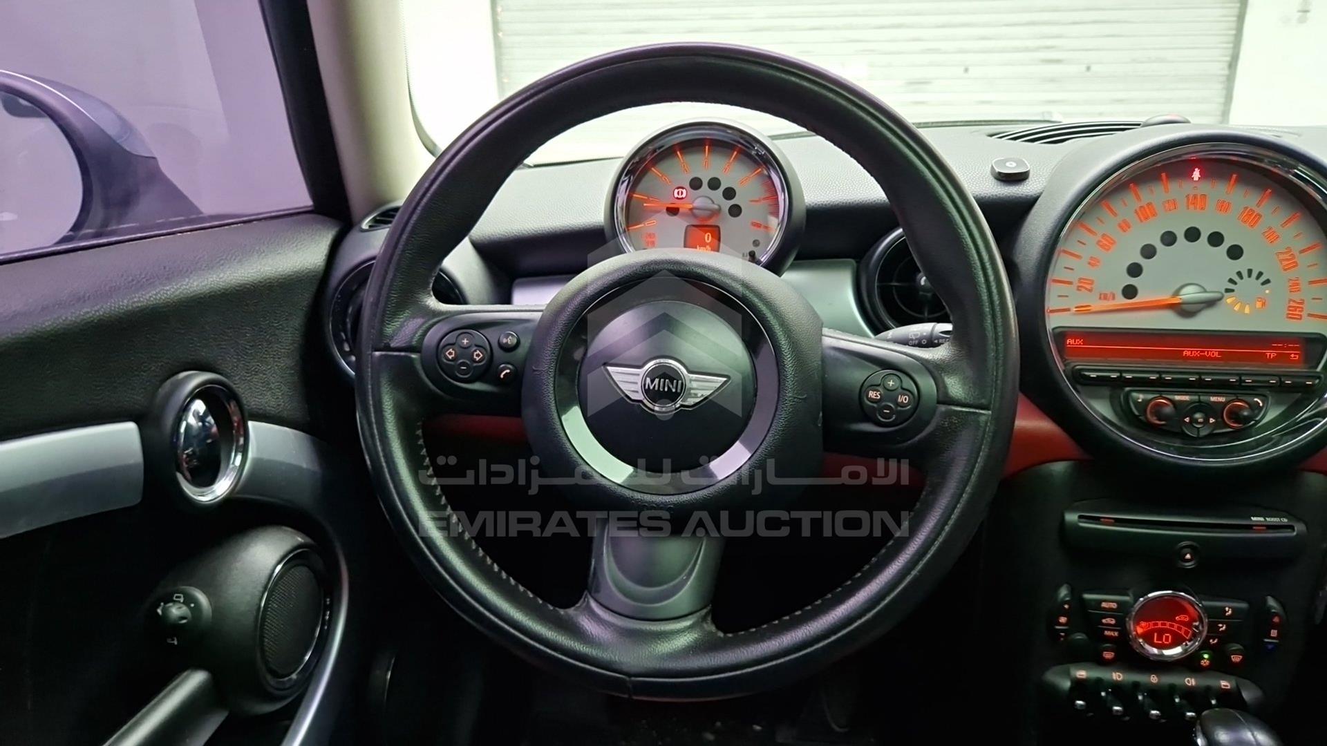 2011 MINI COOPER VIN: WMWSU3108BT201771