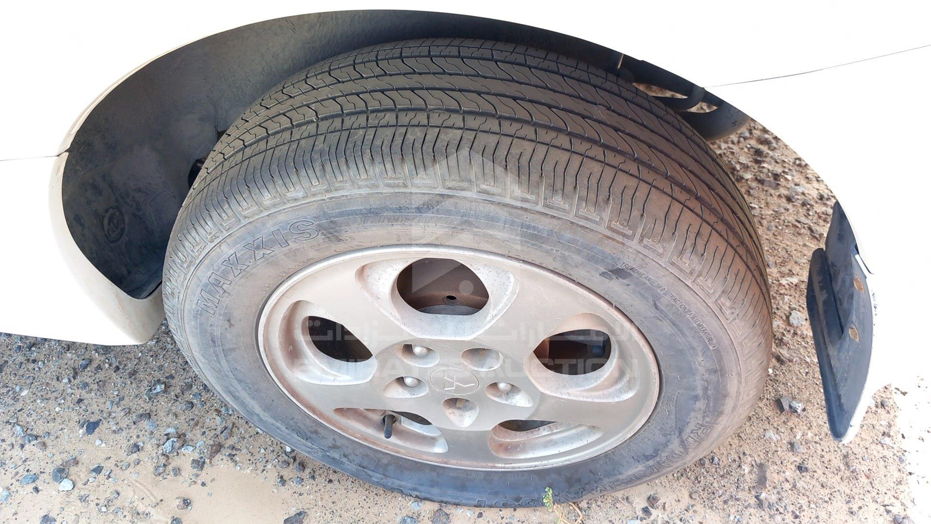 2005 MITSUBISHI GRANDIS VIN: JMYLRNA4W5Z703642