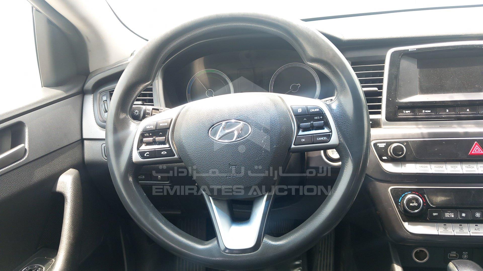 2018 HYUNDAI SONATA VIN: KMHE24137JA082137