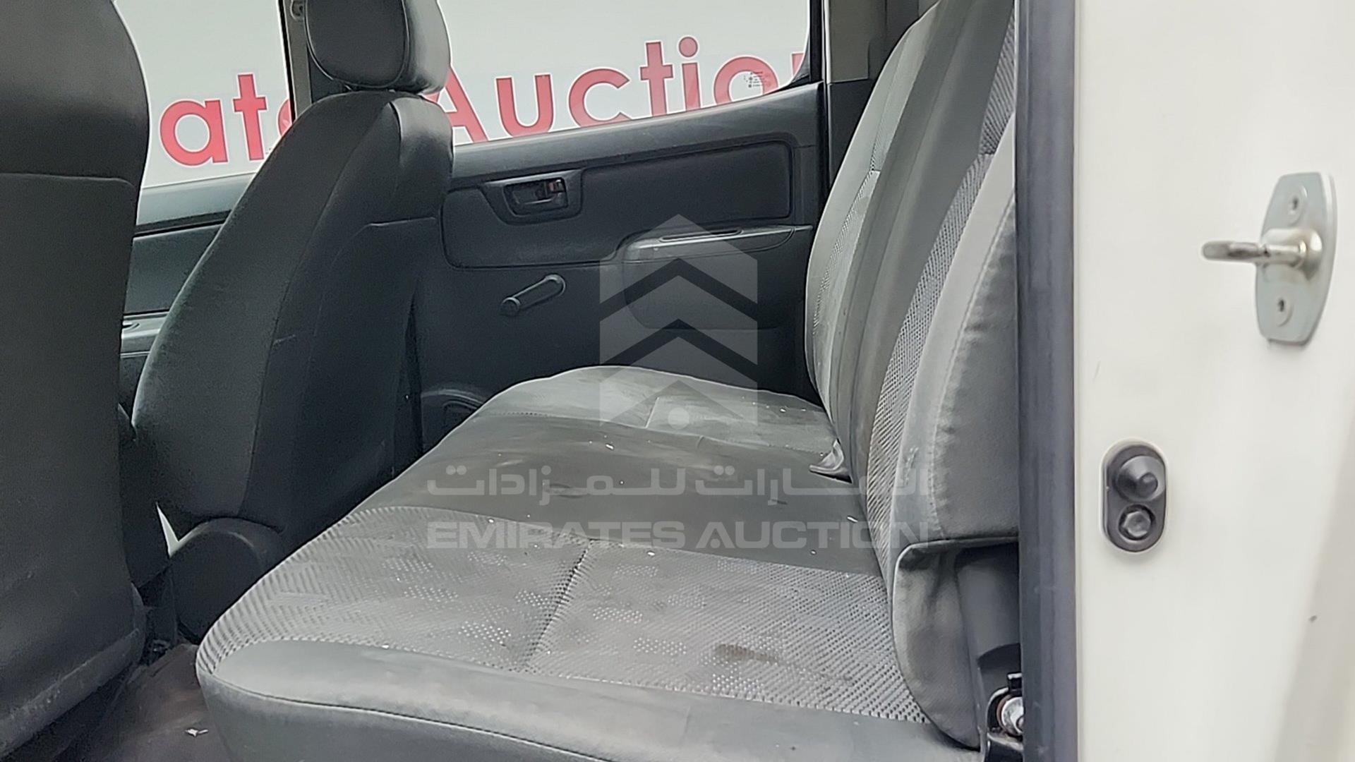 2014 TOYOTA HILUX VIN: MR0EX12G4E2349869