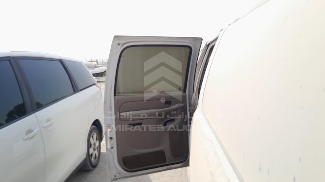 2004 GMC Suburban — Rear Left Door — Photo 18