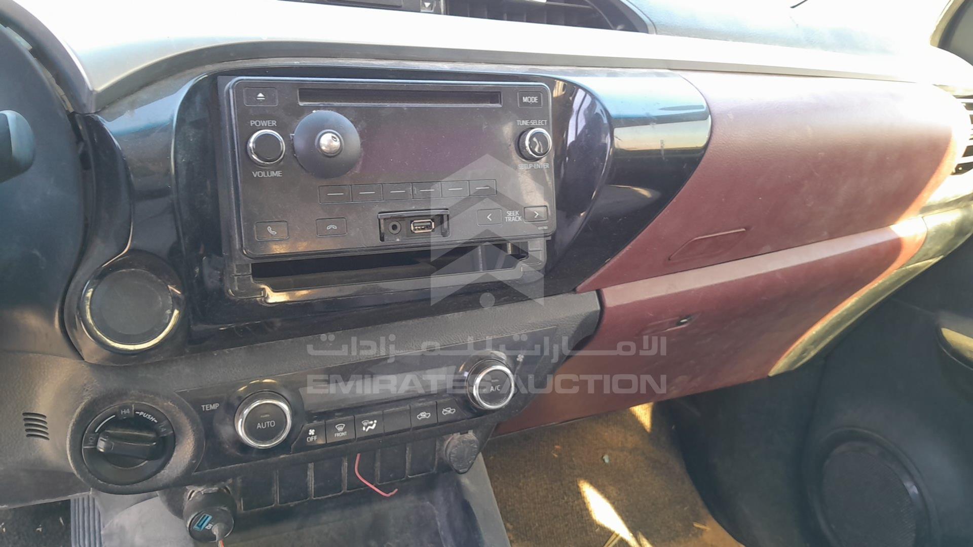 0 TOYOTA HILUX VIN: MR0HX8CD100881708