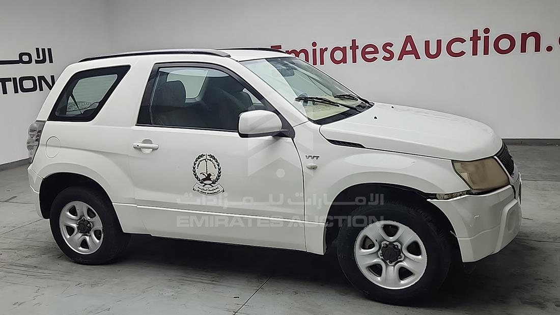 2007 Suzuki Grand Vitara — Front Right Angle — Photo 9