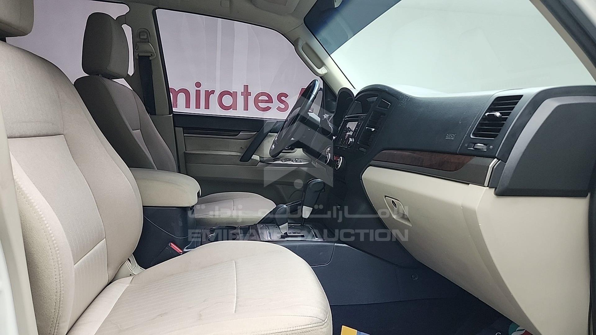 2014 MITSUBISHI PAJERO VIN: JMYLRV95WEJ708829