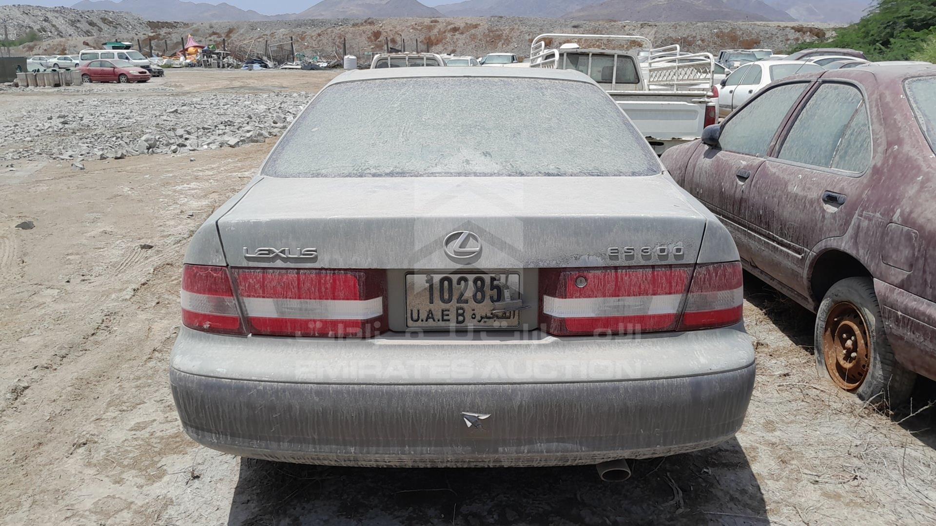 2001 LEXUS ES 300 VIN: JT8BF28G710307881