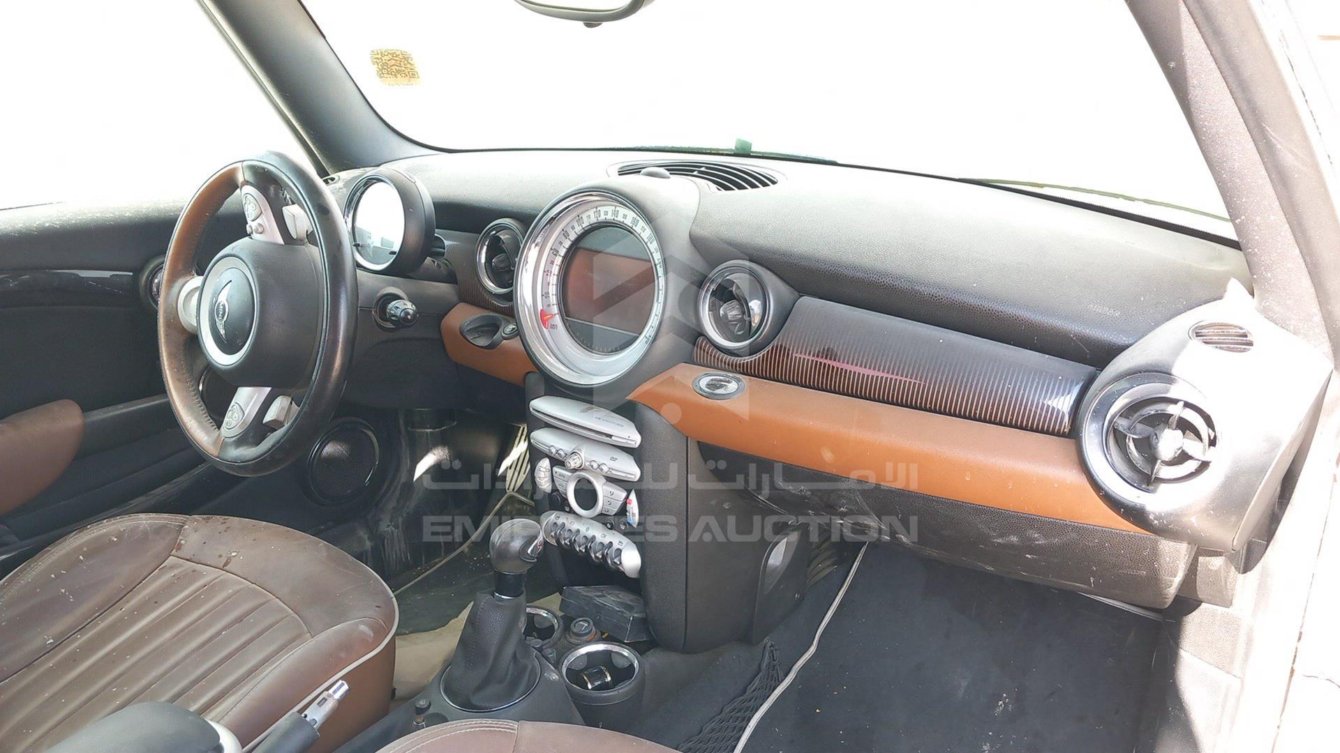 2010 MINI COOPER S VIN: WMWMF7109ATZ31732