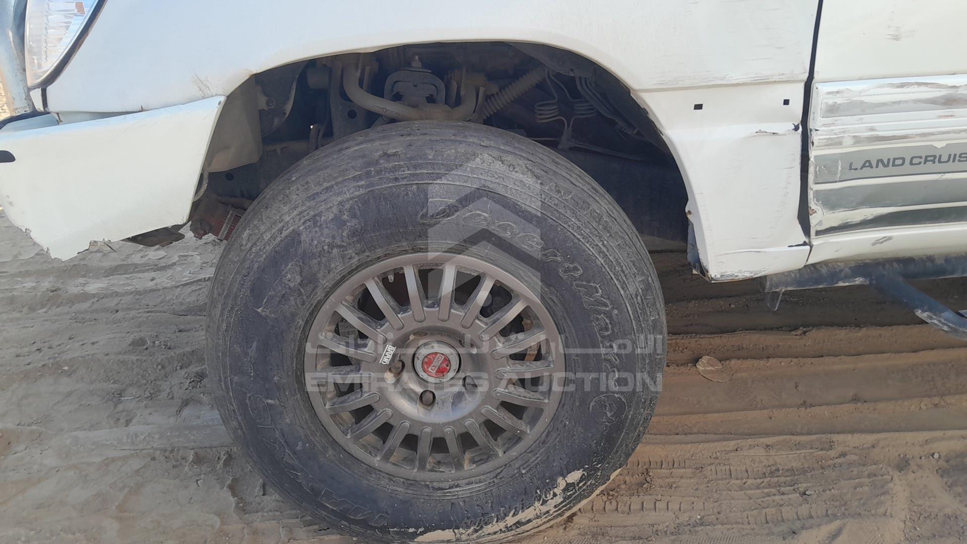 2007 TOYOTA LAND CRUISER VIN: JTEHT05J572106823