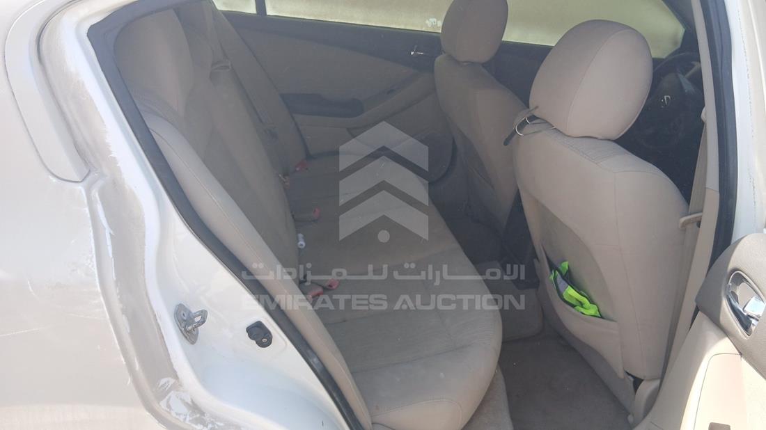نيسان التيما 2012 — زاوية الراكب الخلفي اليمنى — صورة 21