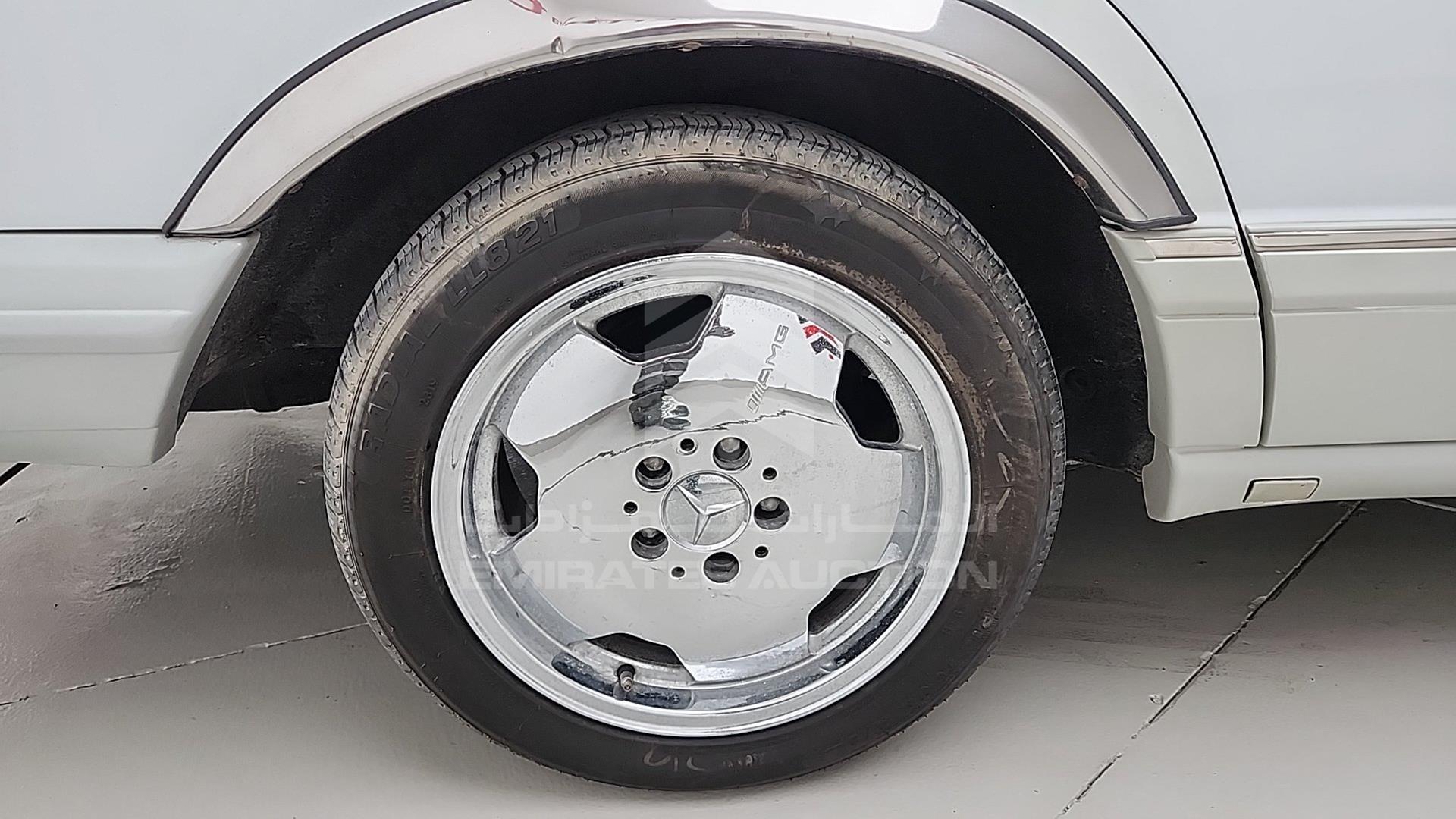 1990 MERCEDES SEL 560 VIN: WDBCA39E7LA537035