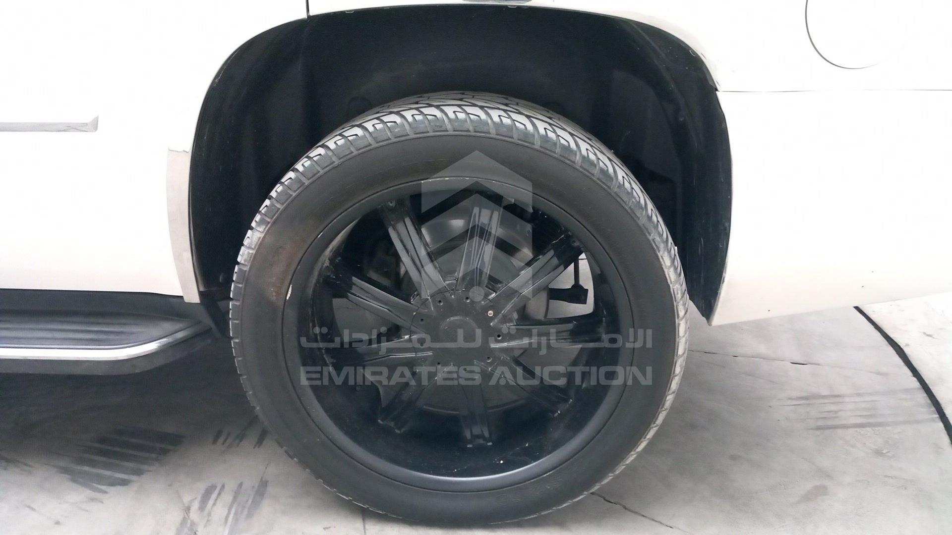 2011 CADILLAC ESCALADE VIN: 1GYS3EEJ1BR157902