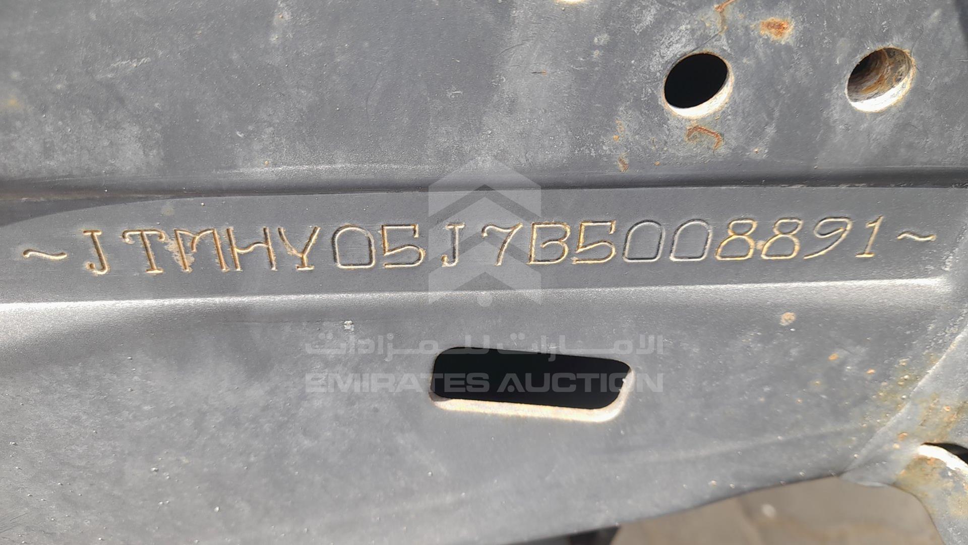 0 TOYOTA --- VIN: JTMHY05J7B5008891