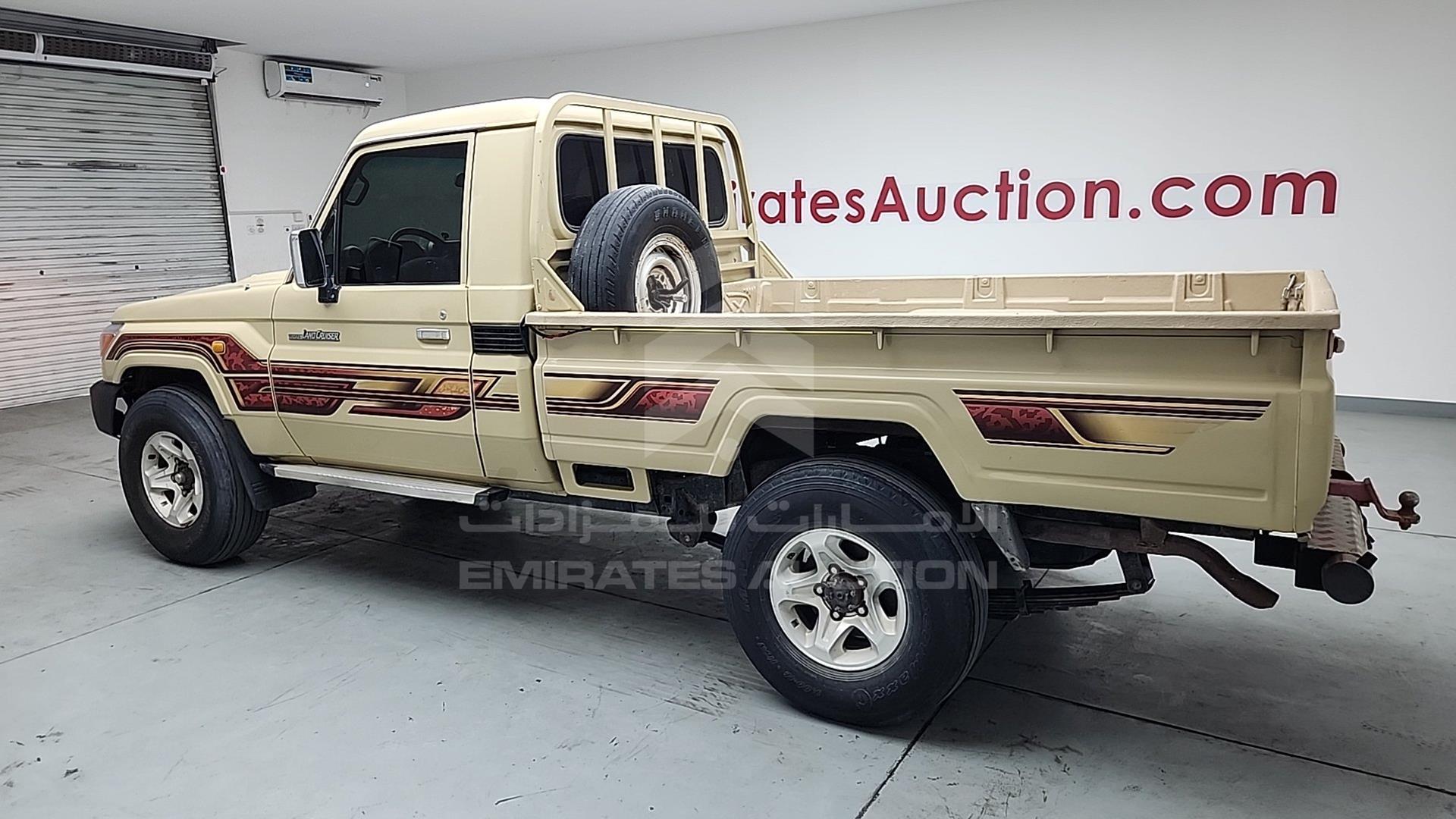 2013 TOYOTA LAND CRUISER VIN: JTFLU73J1D4546021