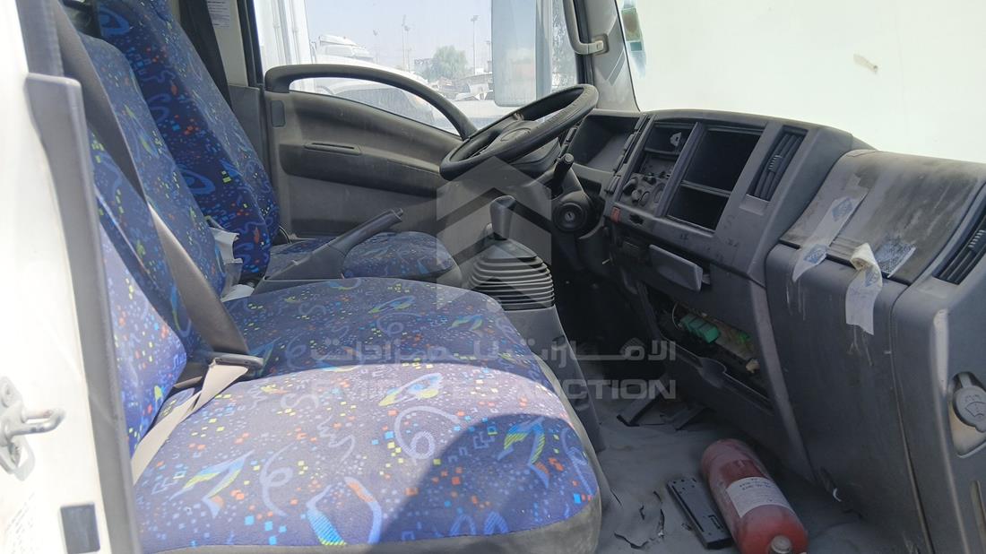 2014 Isuzu NMR — Front Right Passenger Seat View — Photo 20