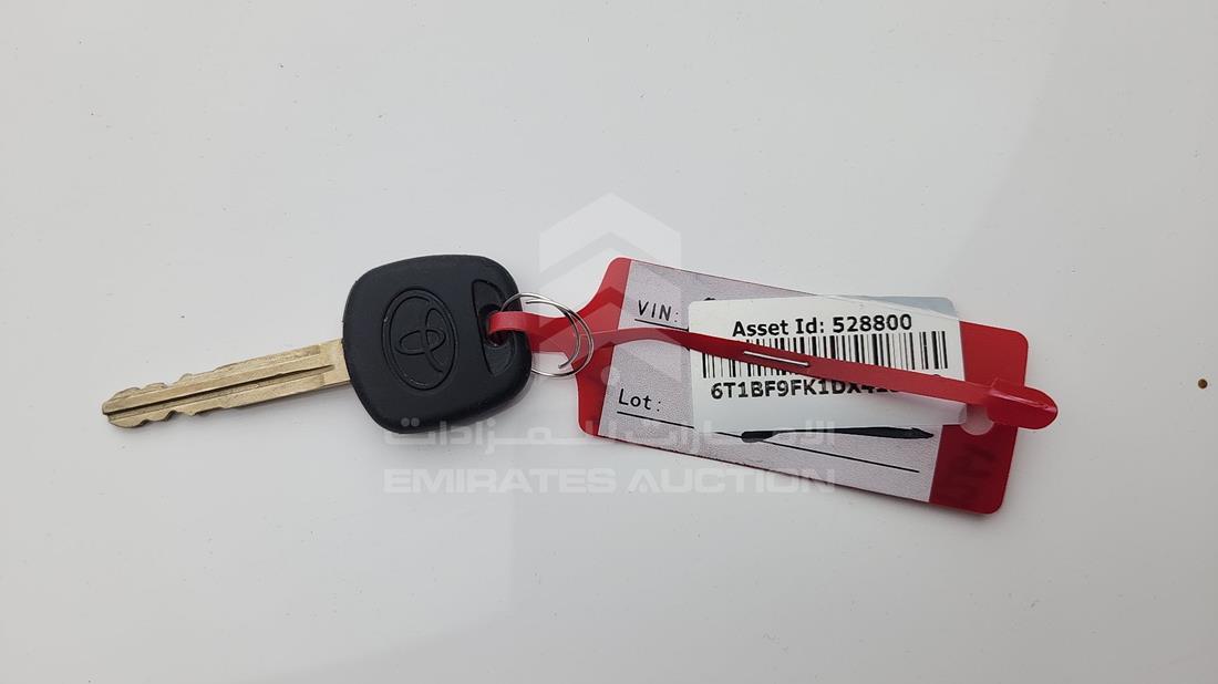 2013 Toyota Camry — Keys — Photo 3