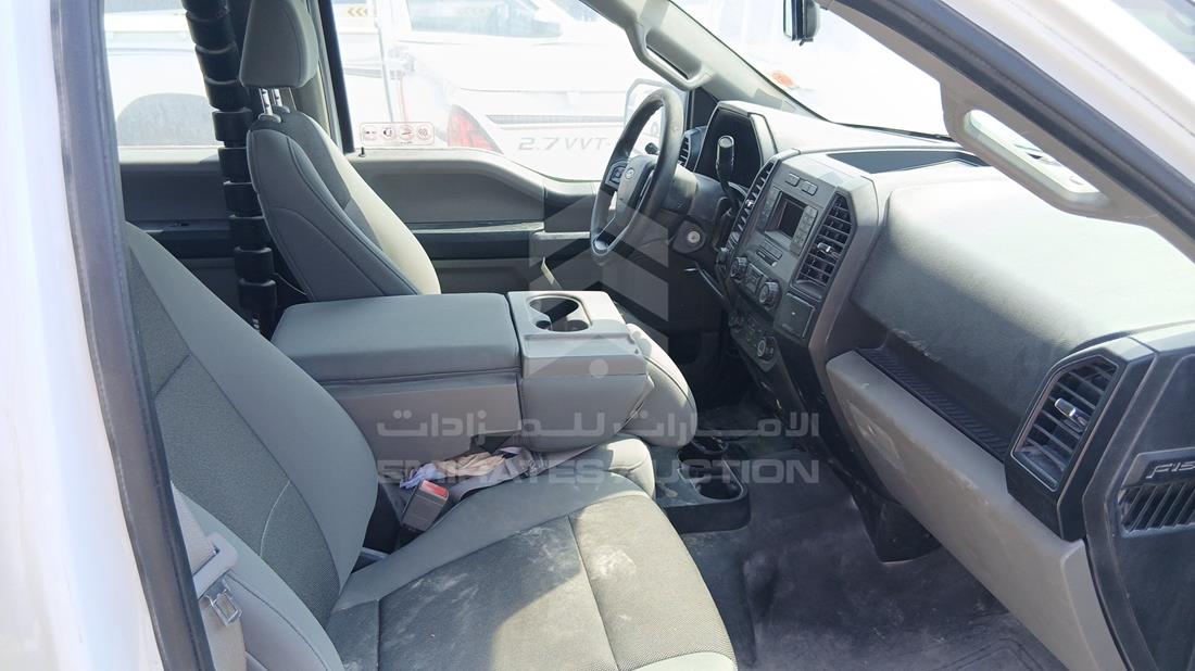 فورد اف 150 2019 — زاوية الراكب الأمامي للمقعد — صورة 25