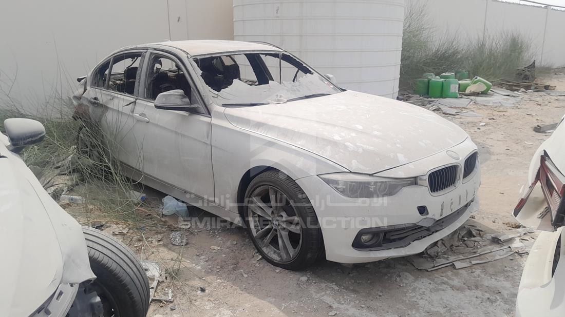 بي ام دبليو 318 اي ايه 2017 — الزاوية الأمامية اليمنى — صورة 9