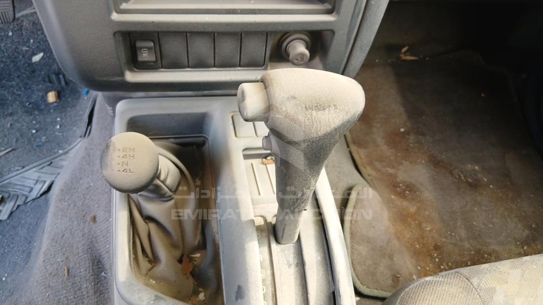 1996 Nissan Pathfinder — Gear View — Photo 17