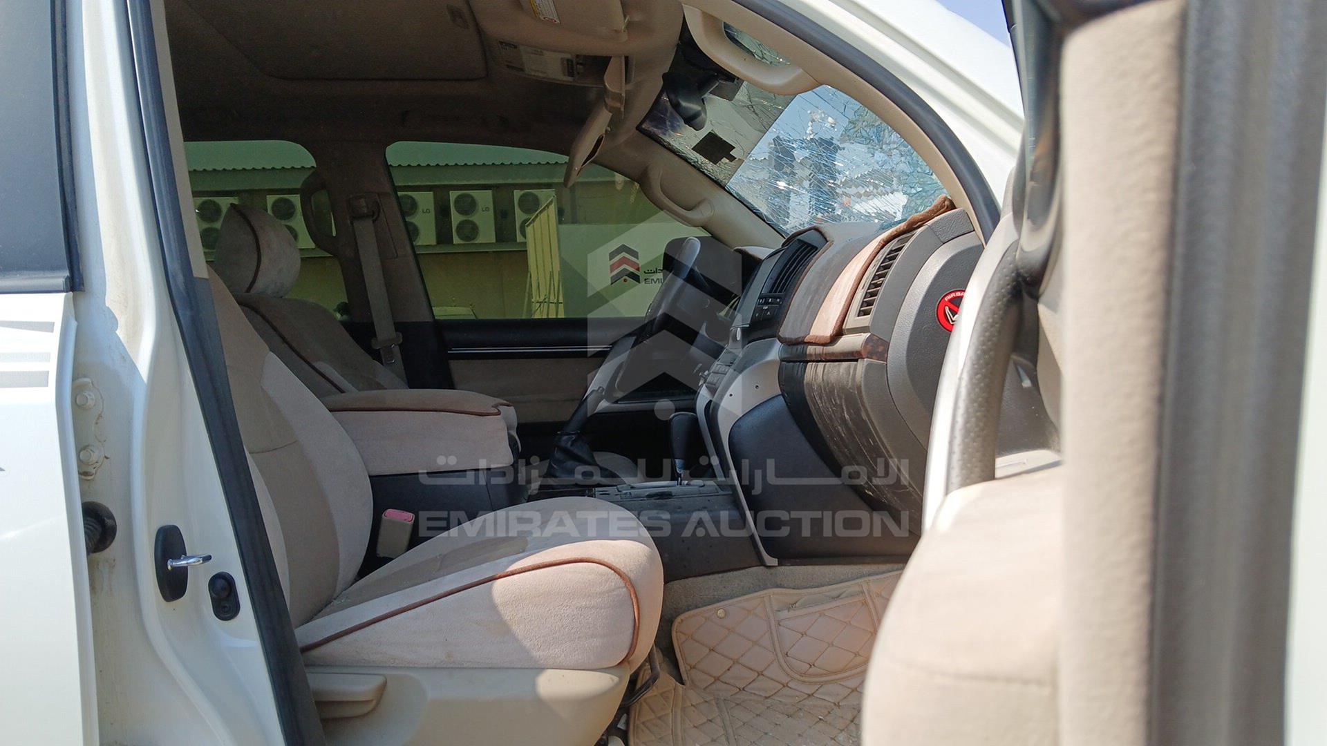2011 TOYOTA LAND CRUISER VIN: JTMHT09J7B5093031